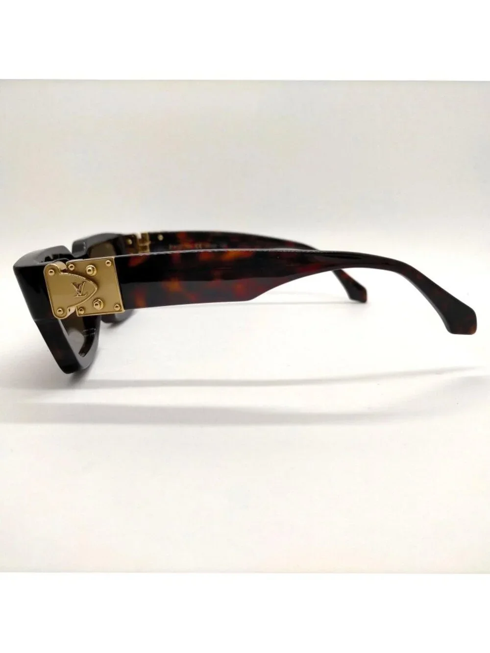 Authentic Louis Vuitton 1.1 Millionaires Tortoise Square Sunglasses Gold LV